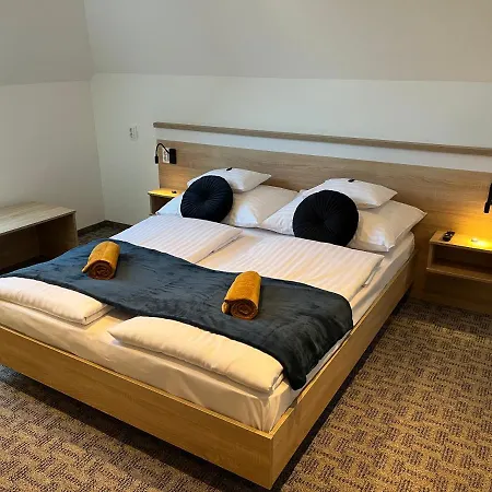 Greenwood Vendeghaz 住宿加早餐酒店 希欧福克